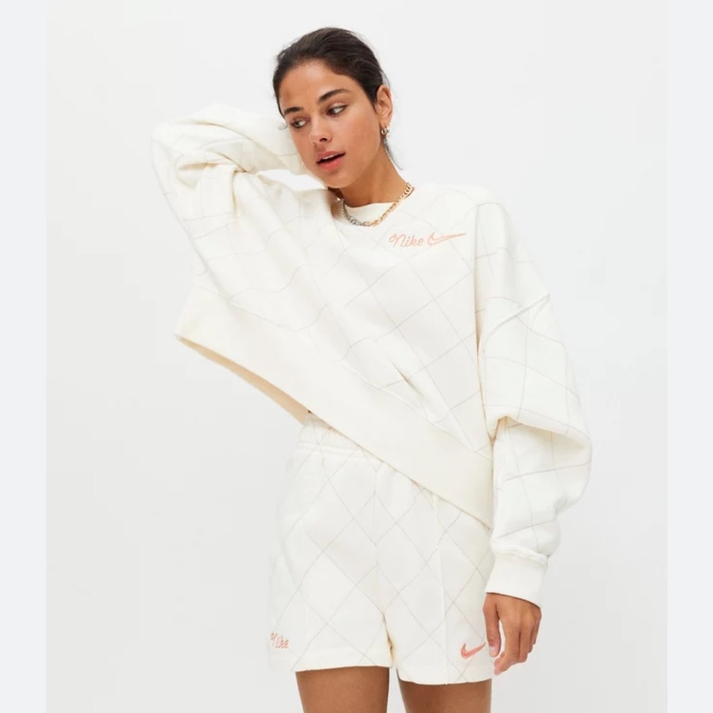 NWT-NIKE SPORTSWEAR QUILTED FLEECE SWEATSHIRT IN PALE IVORY/ APRICOT